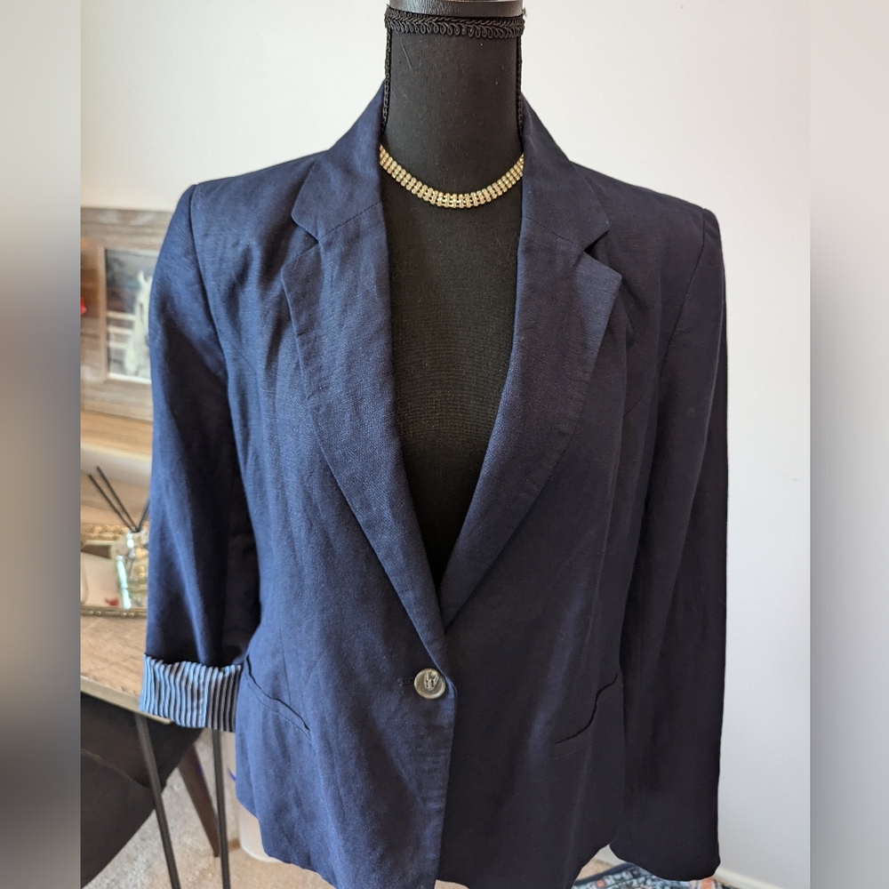 Linen, navy blazer, pin-stripe lining
